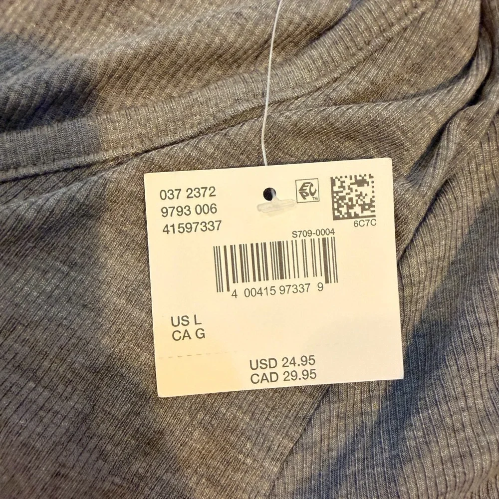 American Eagle Outfitters Gray V-Neck Tee - Picture 3 of 3